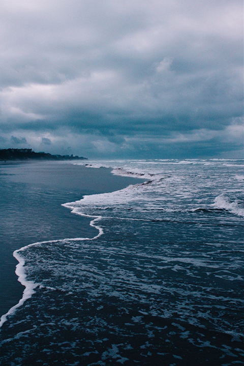 A picture of the shore of the Pacific Ocean by Taylen Lee-Chin.